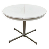 White dining table with a central tulip base, extendable to 100cm.