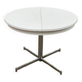 White dining table with a central tulip base, extendable to 100cm.