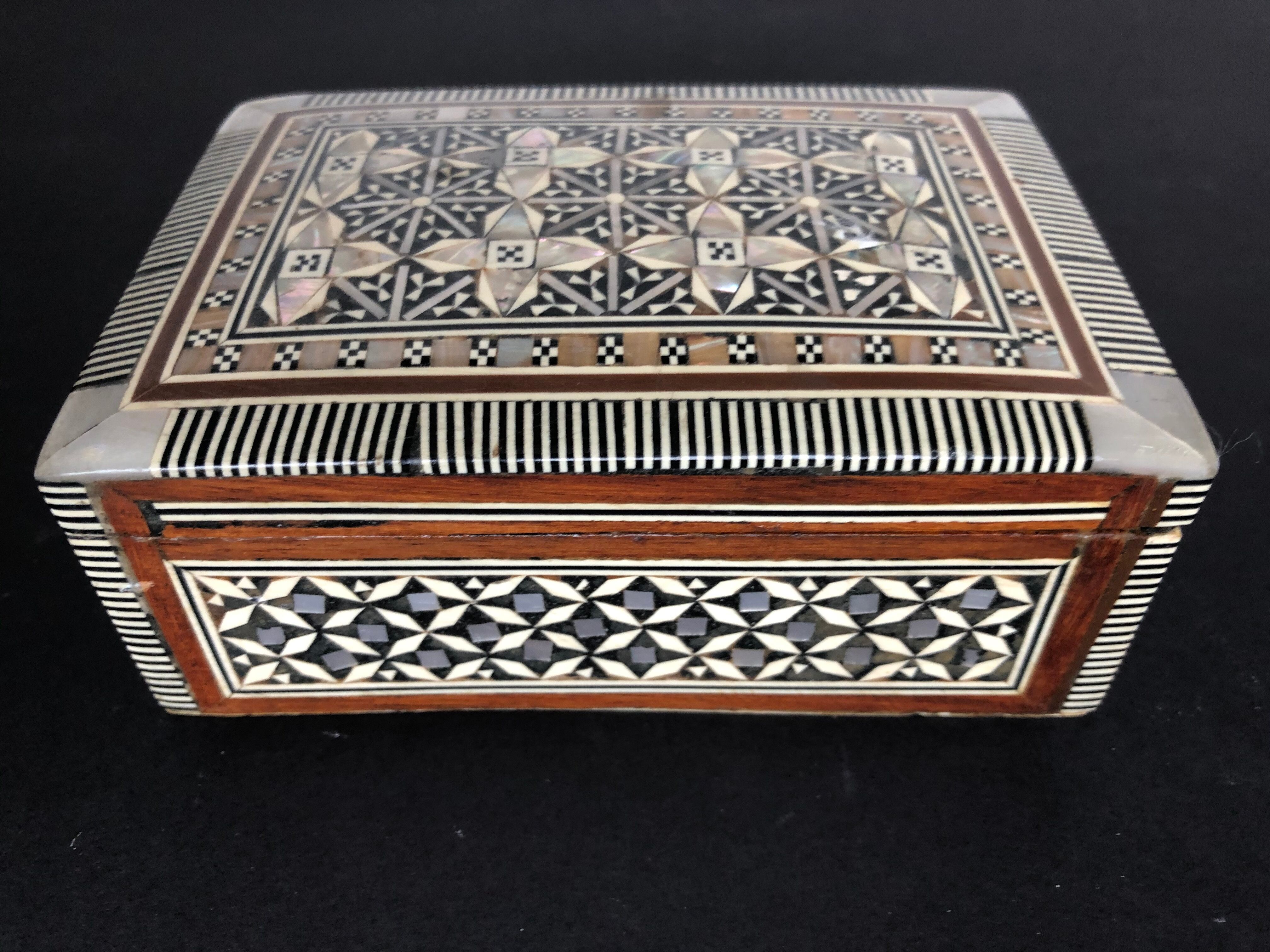 Jewelry box in marquetry