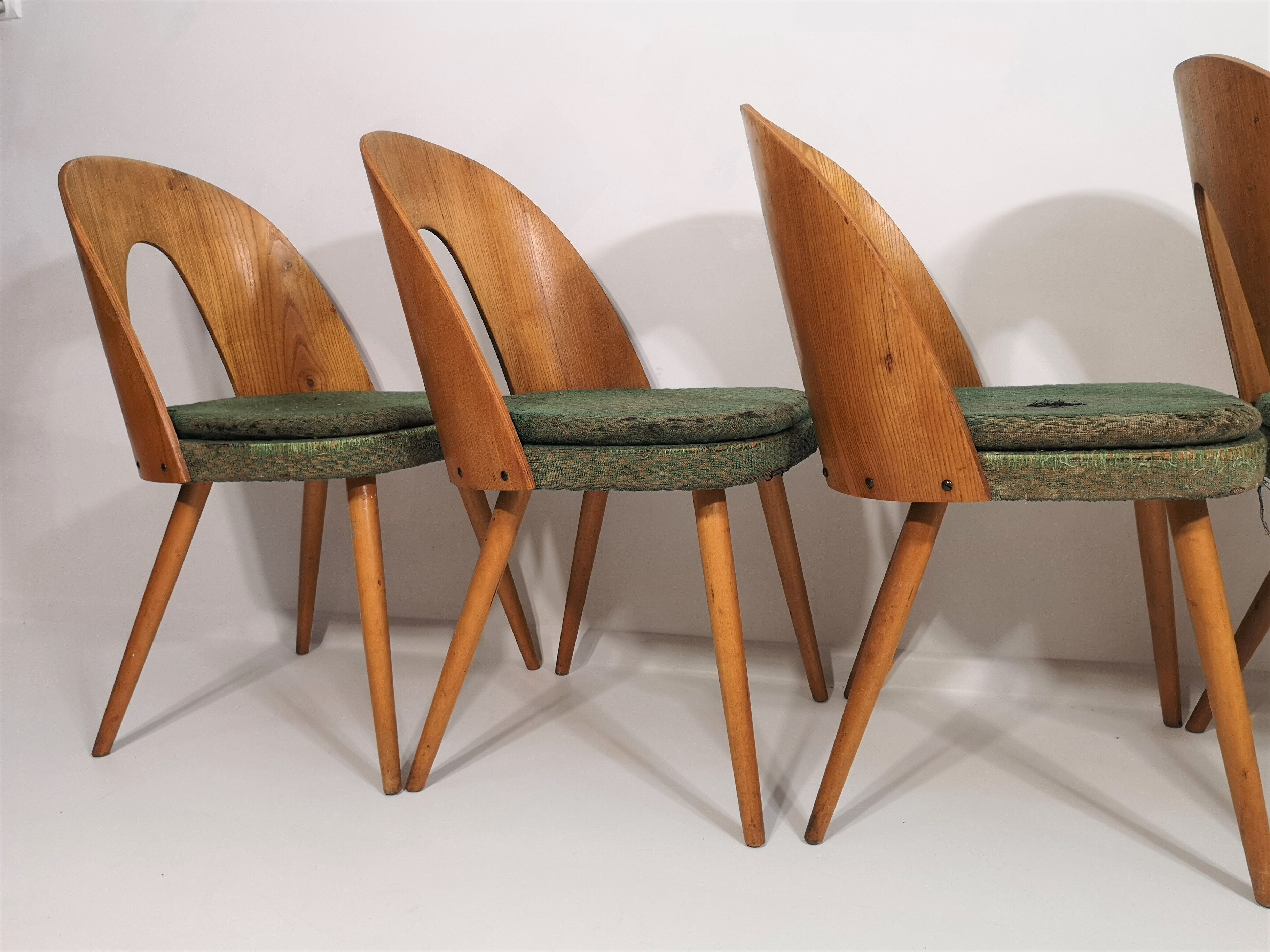 Ensemble de 4 chaises à manger par Antonín Šuman, années 1960