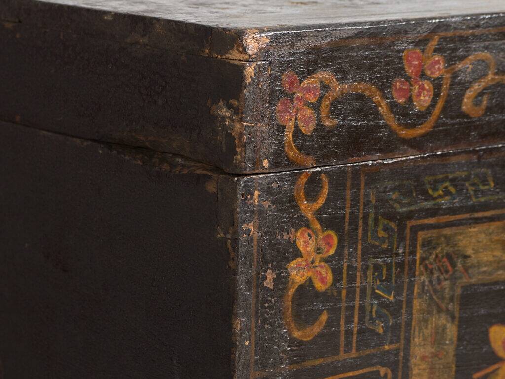 Antique painted wooden chest – Polychrome Chinese dowry chest – circa 1880–1920
