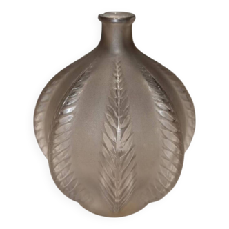 Art Deco vase signed R.Lalique