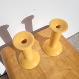 Paire de bougeoirs en céramique jaune