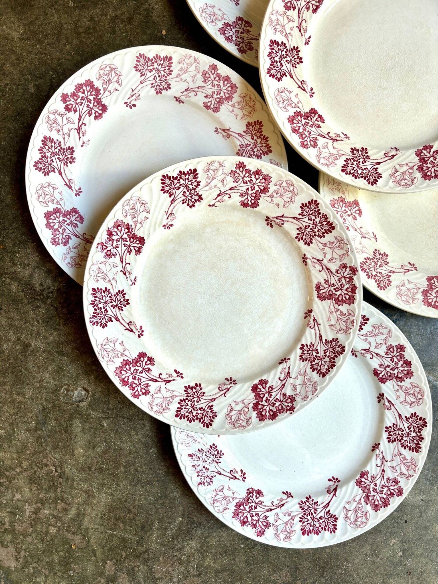 6 Lunéville flat plates in pink ironstone, "Jeannette" service