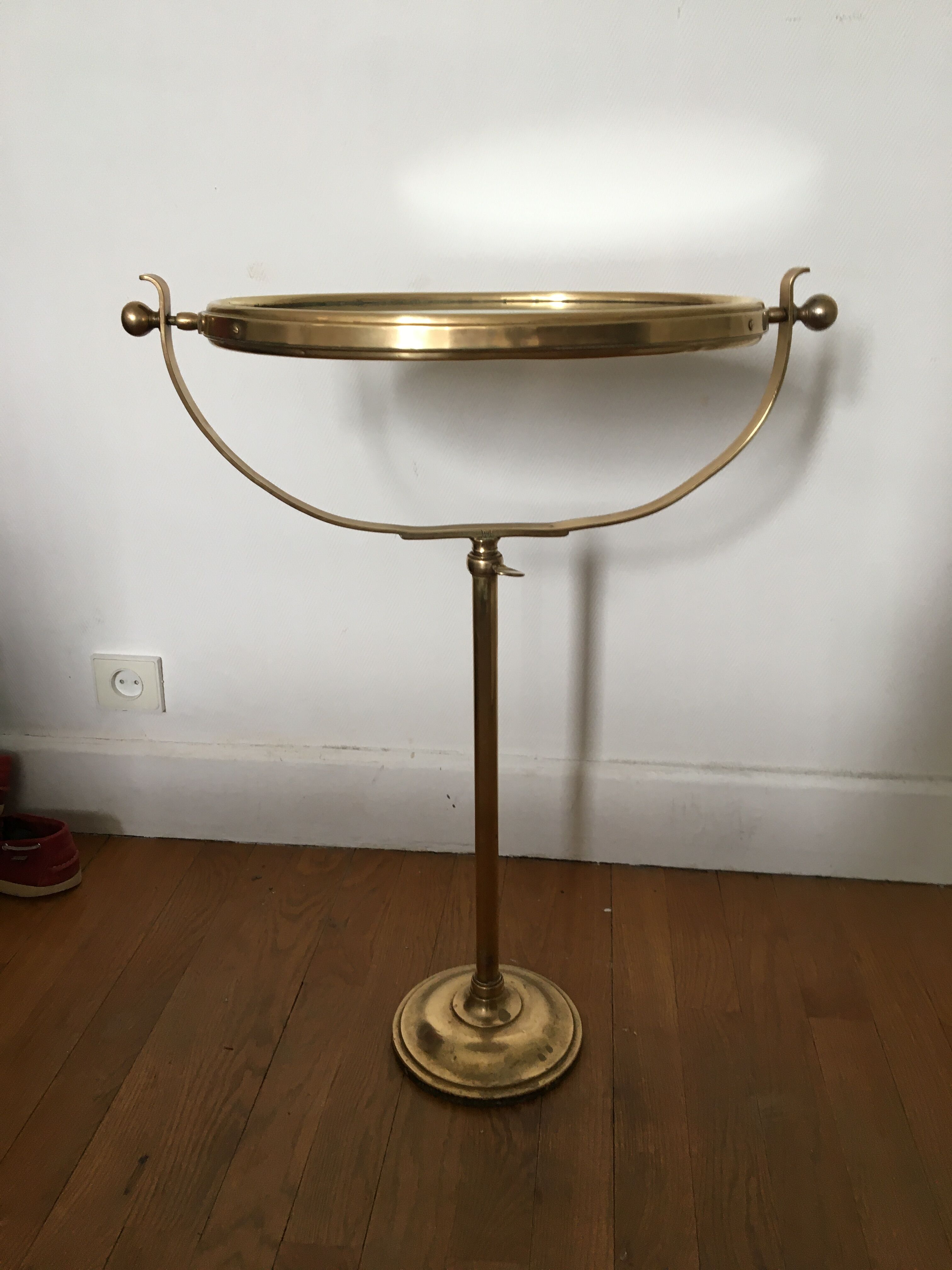 Mirror on store stand