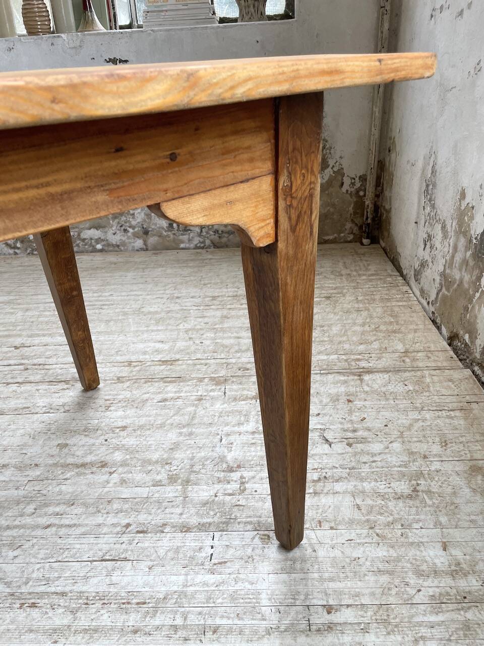 Farmhouse table with spindle legs 2.50m