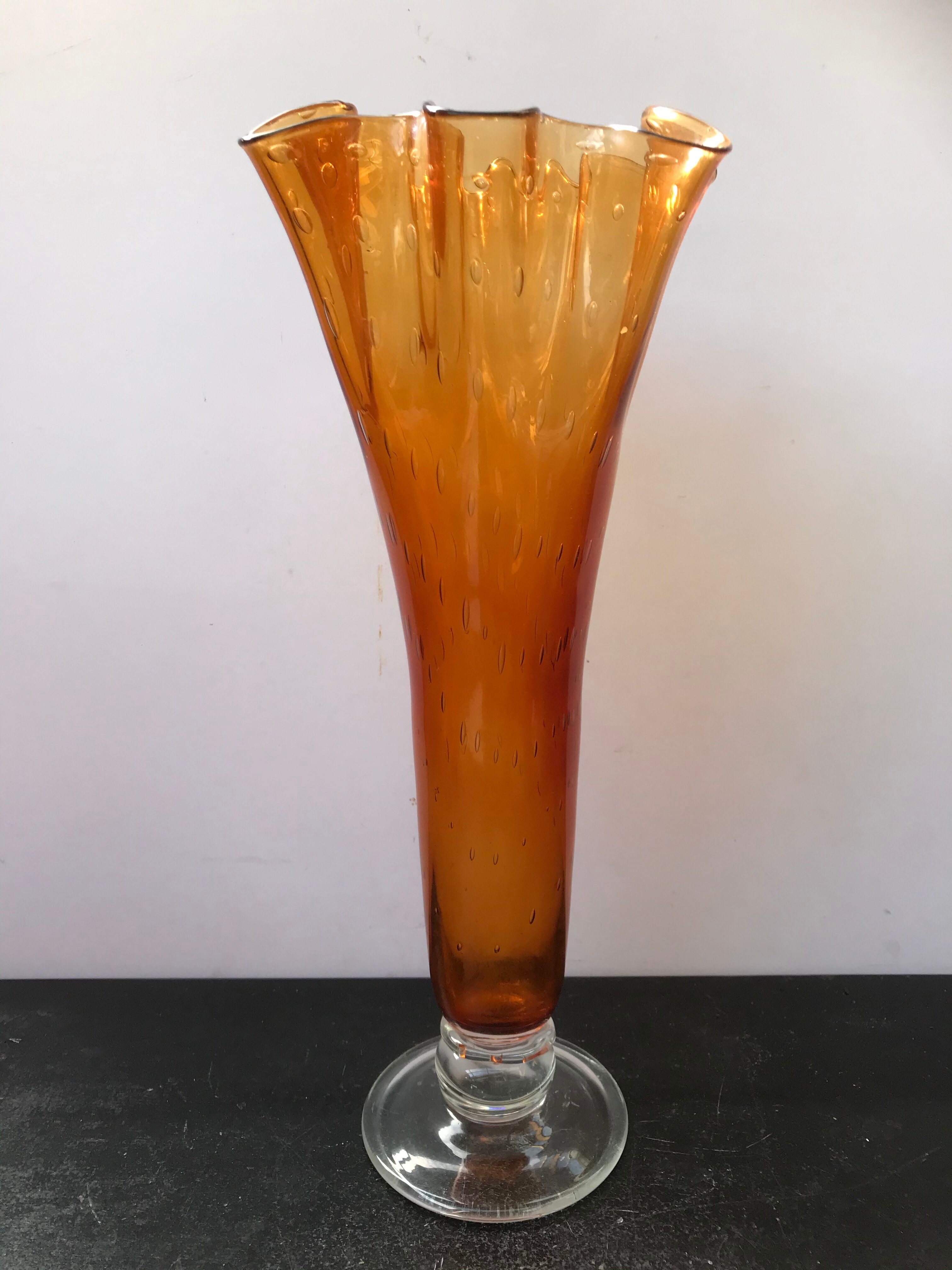 Former orange bullé glass vase col corolle - vintage transparent foot