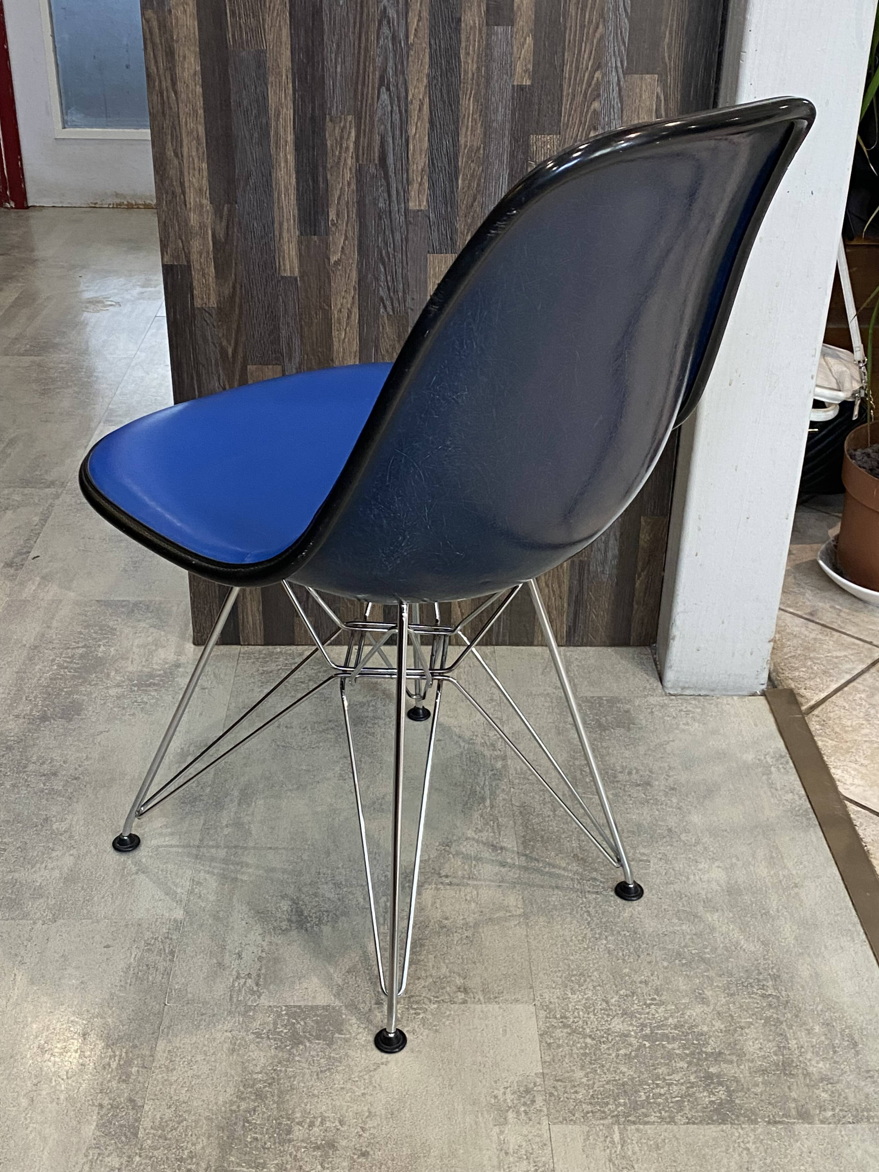 Eames Herman Miller DSR Eiffel blue skai vinyl fibreglass chair