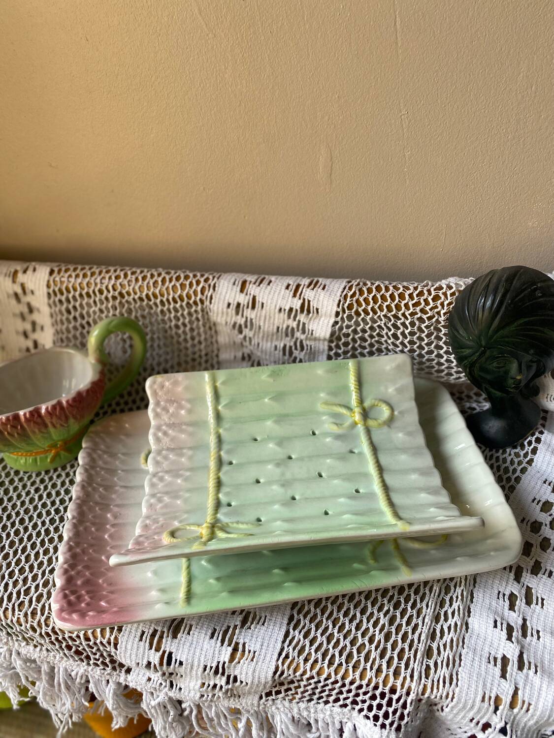 Asparagus dish and sauce boat in slip