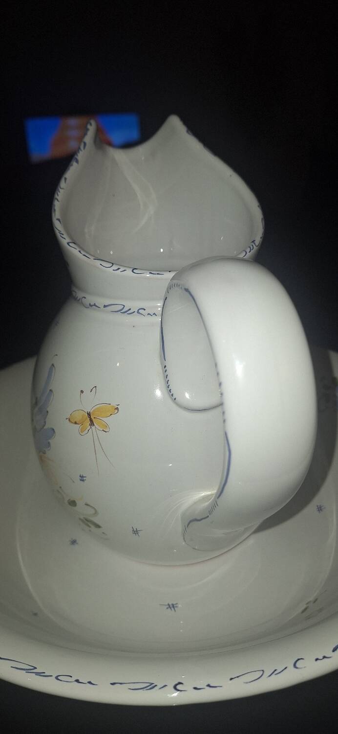 Vase Moustiers workshop A.Baratta (A.B)