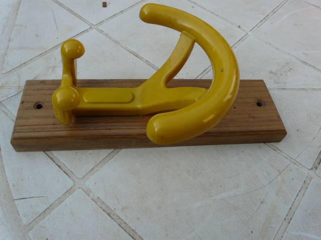 vintage yellow wall coat rack "Ghidini Italy"