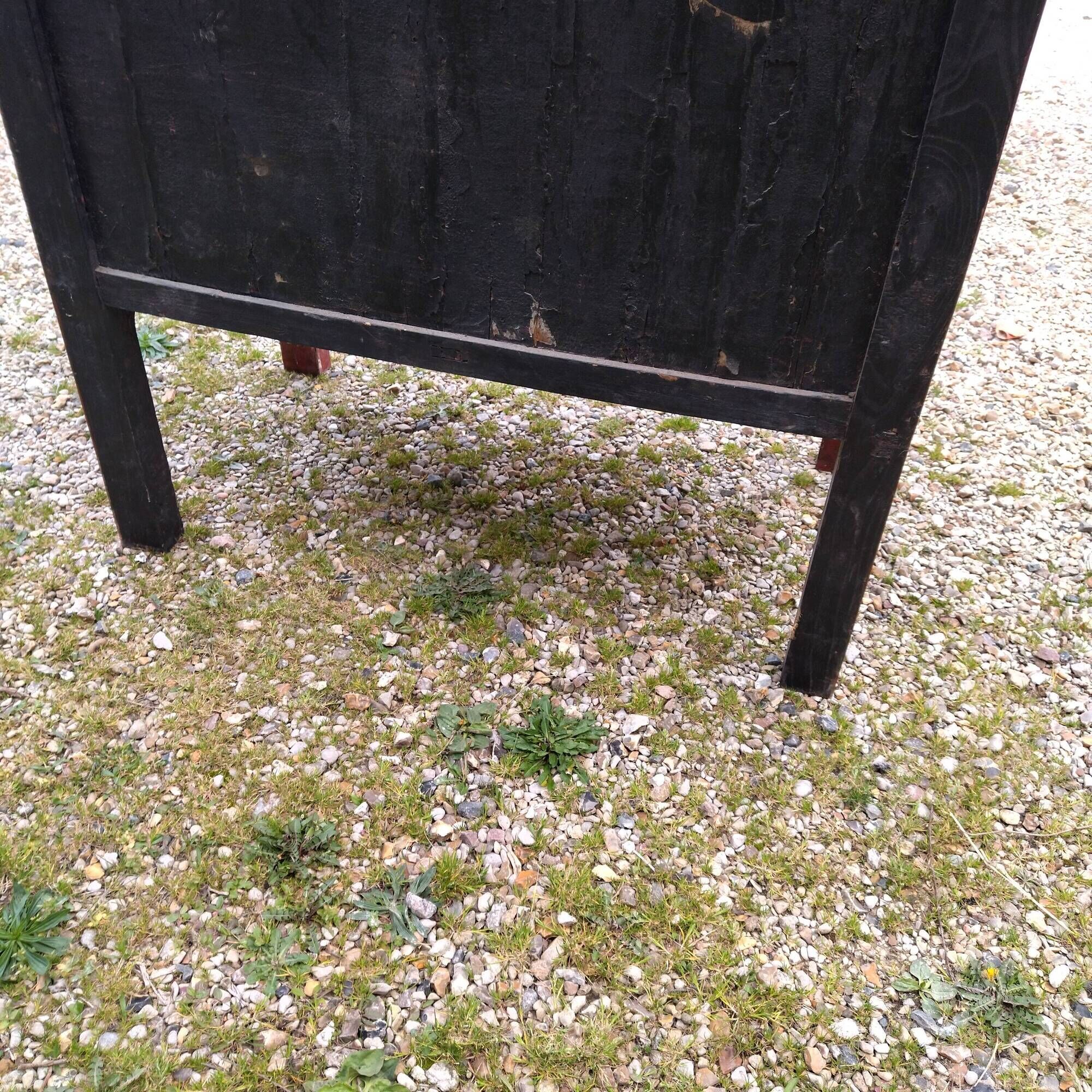 Lacquered cabinet China 50