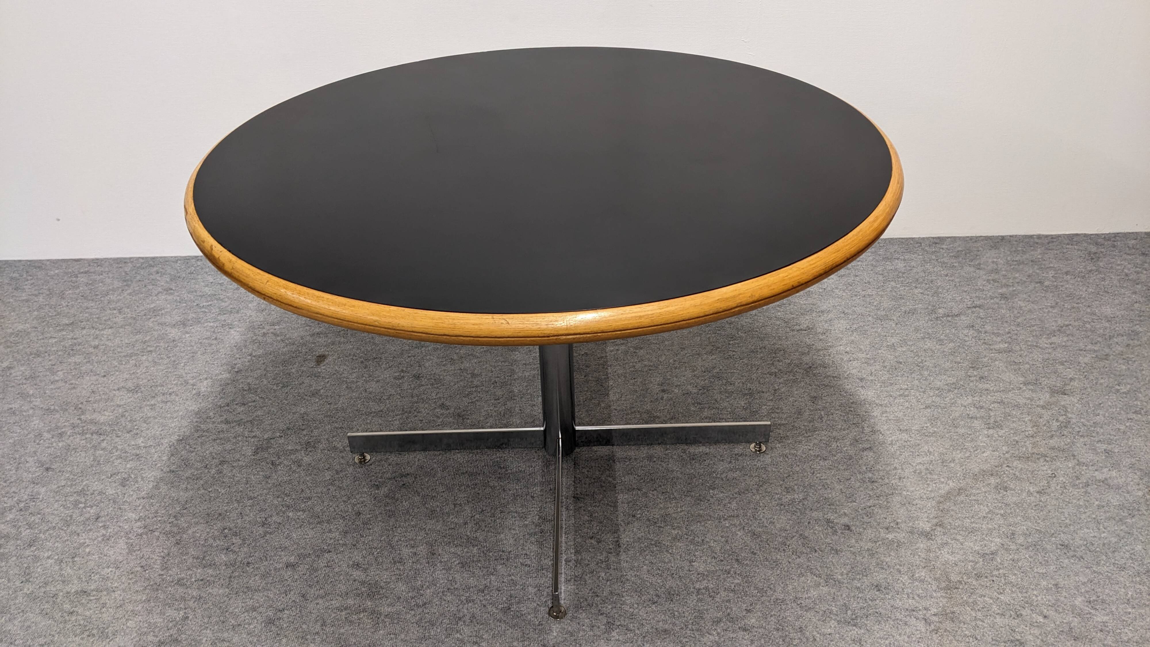 Round dining table dlg Warren Platner, Italy circa 1970
