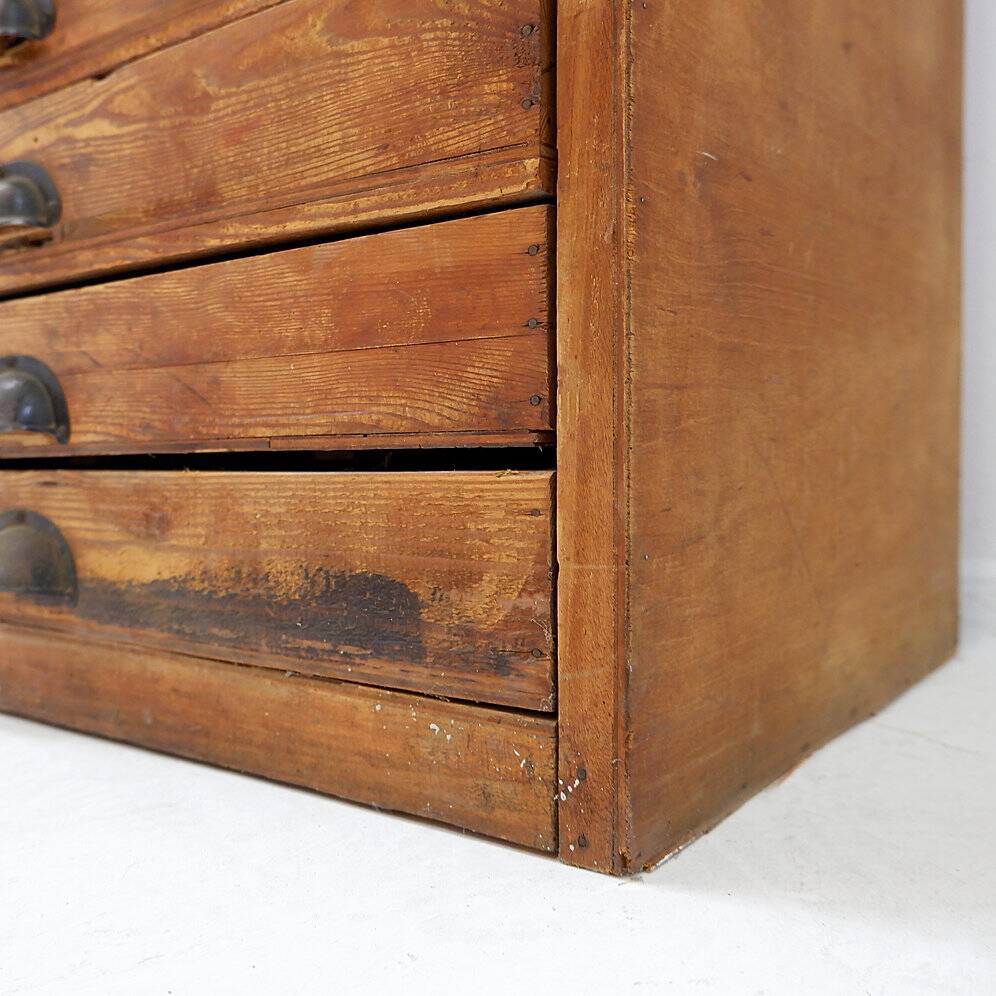 Industrial workshop furniture in pine with 10 drawers, circa 1940.