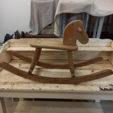 Jouet cheval à bascule en bois