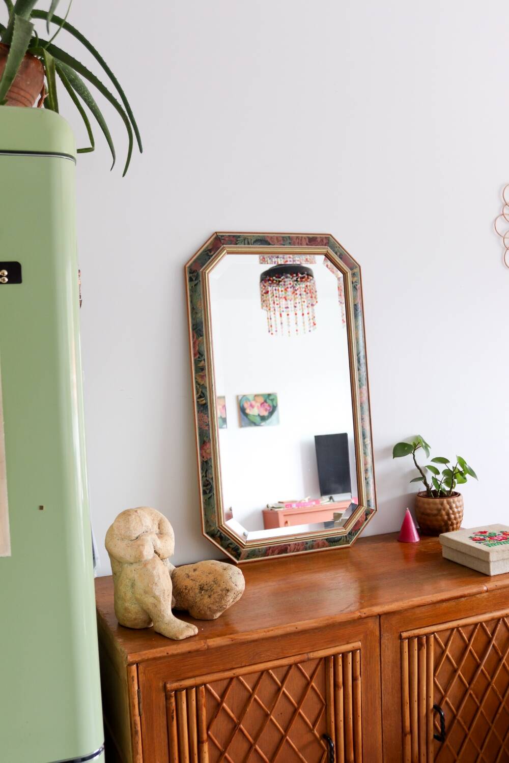 Miroir biseauté en bois peint vintage