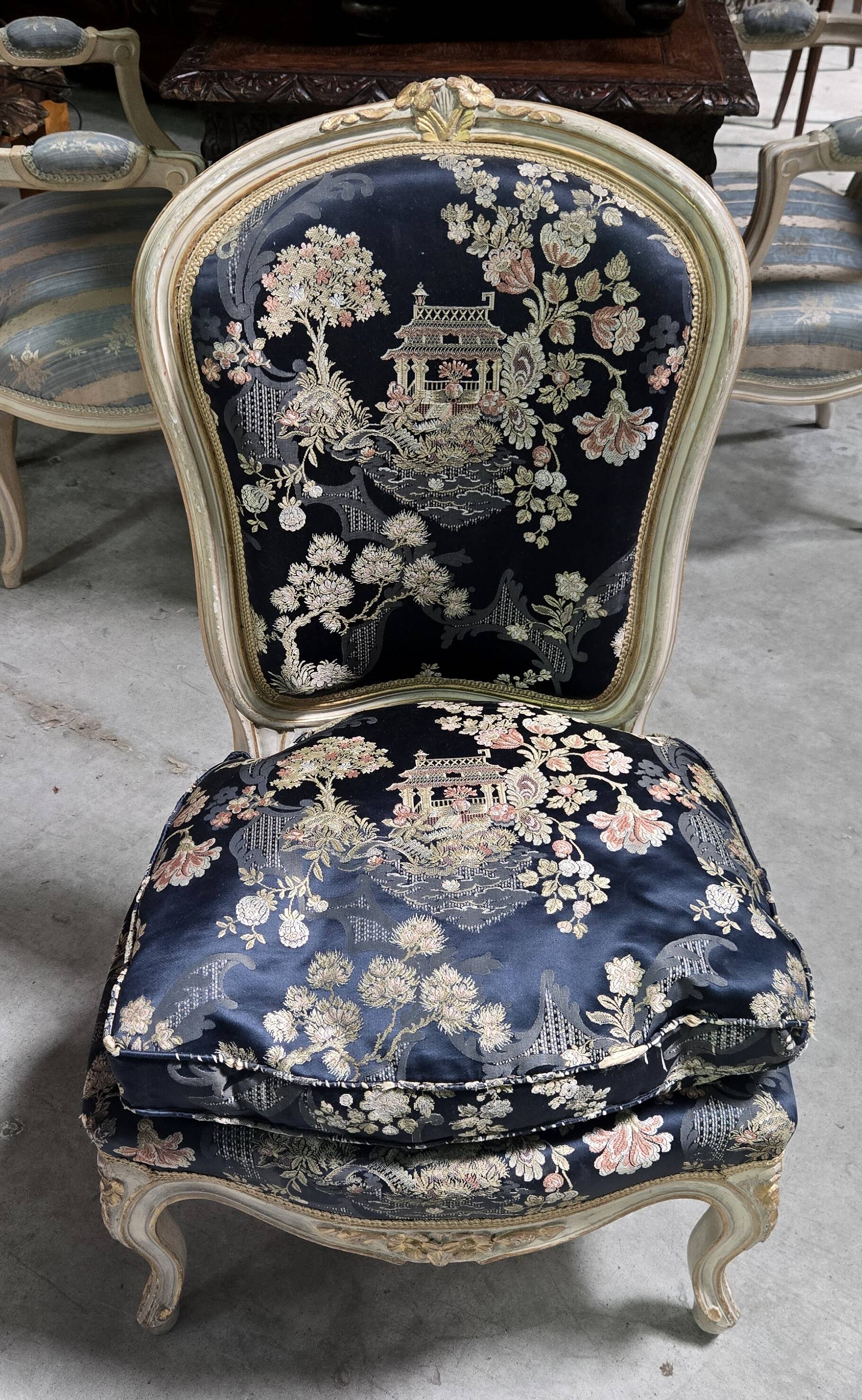 Paire de bergères de st. Louis XV, à dossier gondole/ tapisserie style Asie