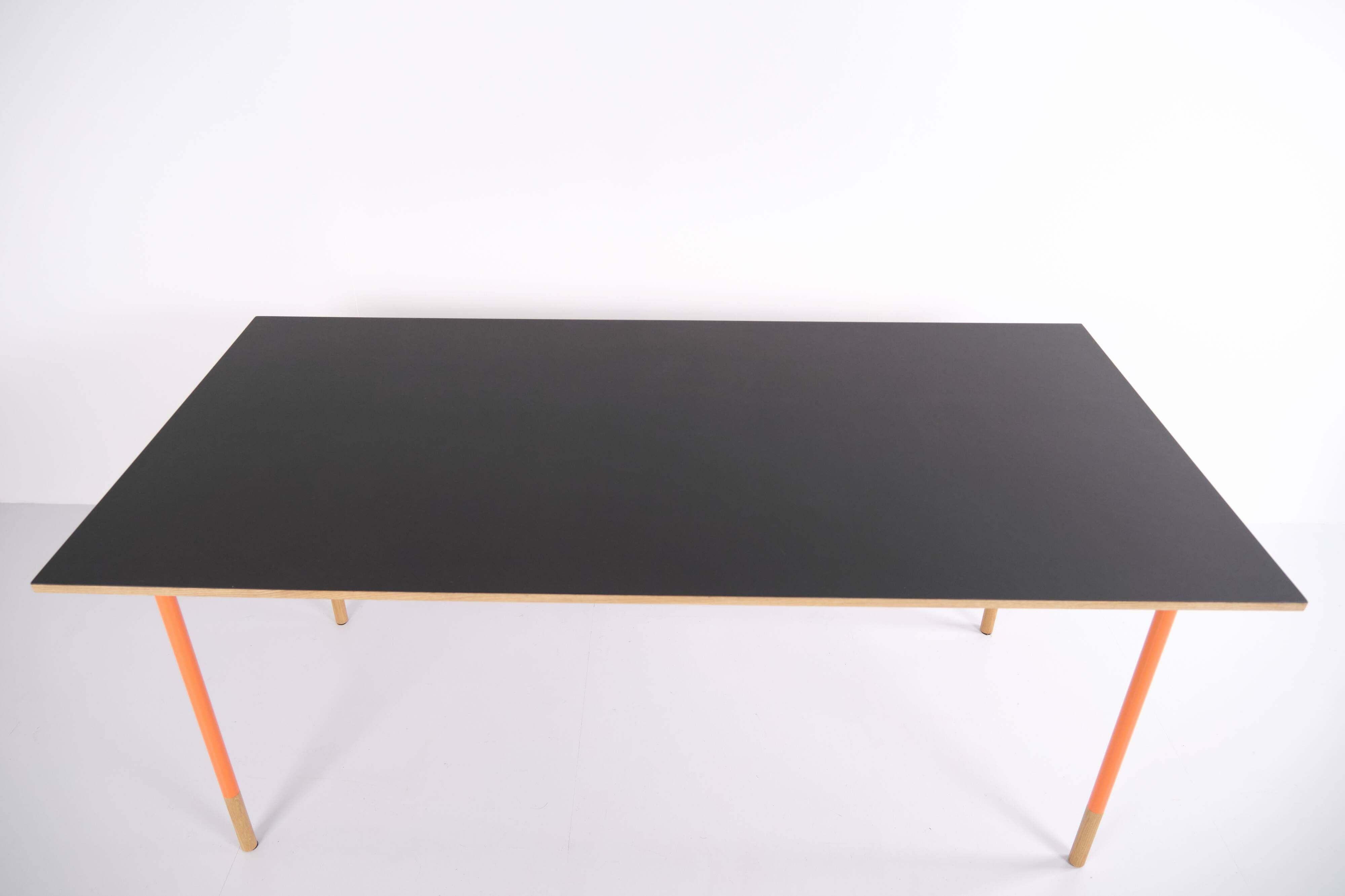Table à manger Nyhavn – Finn Juhl – Maison de Finn Juhl – linoléum gris – pin de l'Oregon – 2015