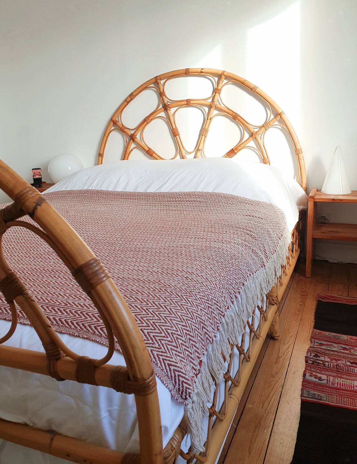 Vintage rattan bed for 2 people 140/190