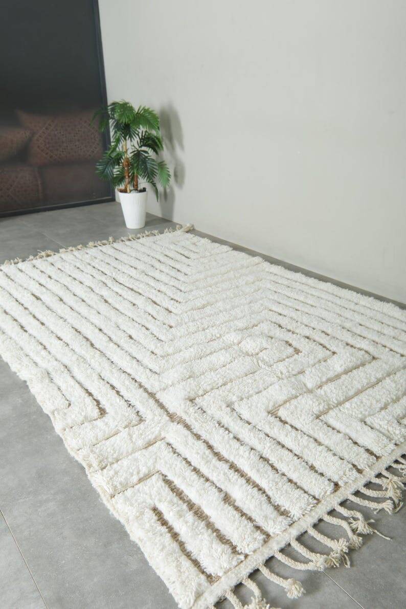Pure natural wool Berber rug for your living room, size 150 x 250 cm.
