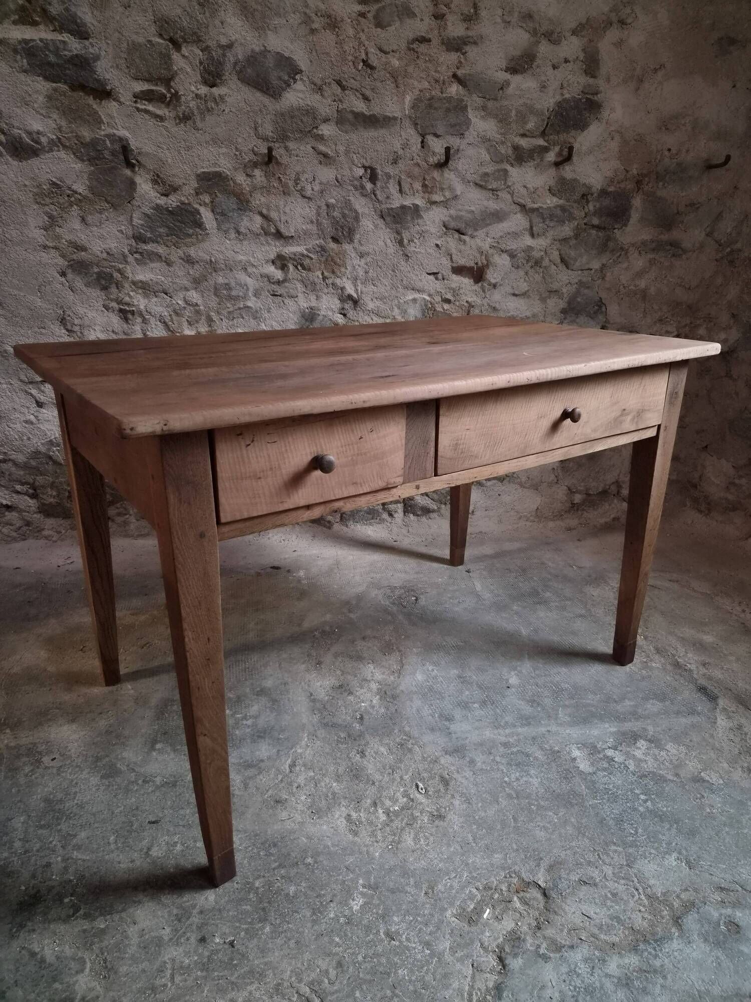 Table à manger française ancienne en merisier avec deux tiroirs, vers 1880–1920