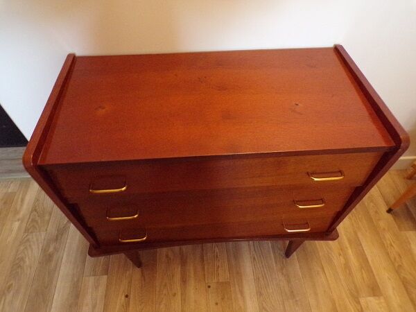 Vintage chest of drawers