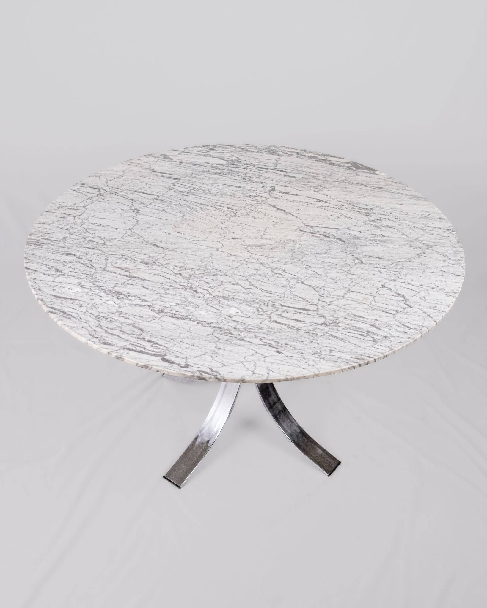 Round marble dining table, made in France, 1970-80.