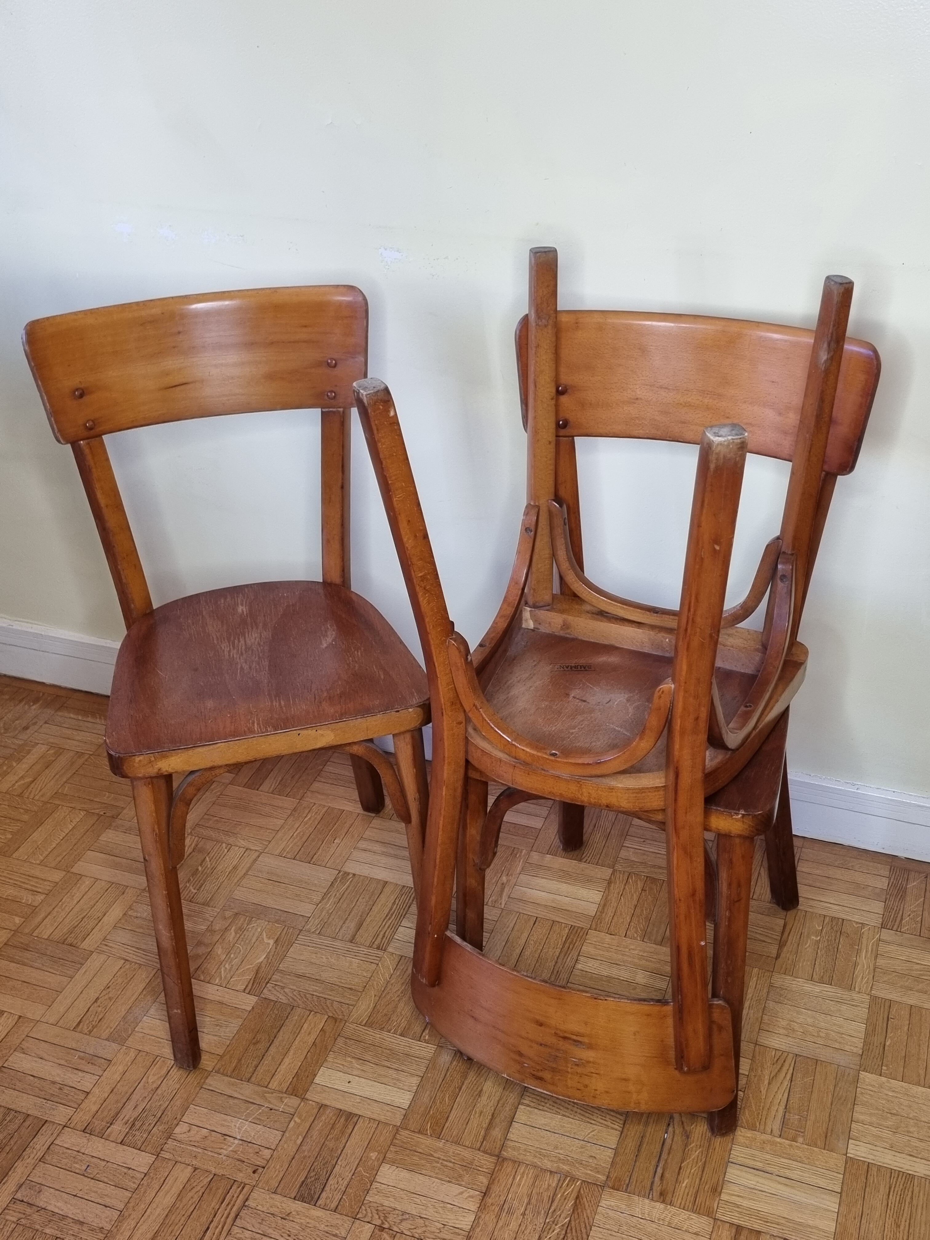Ensemble de trois chaises bistrot Baumann