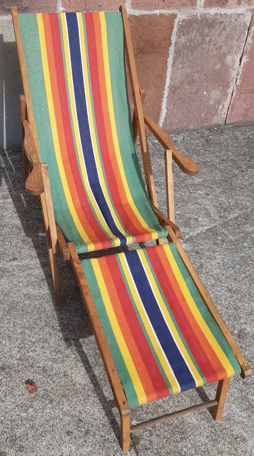 Vintage deckchair, lounge chair or chaise longue