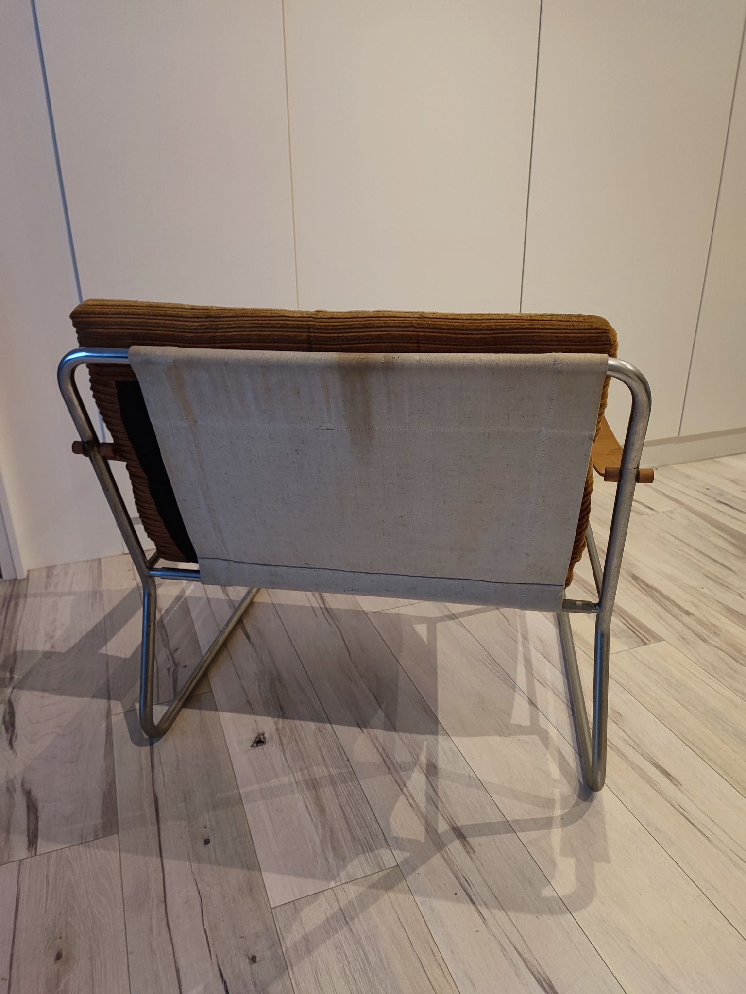 Scandinavian living room armchair in tubular chrome and leather