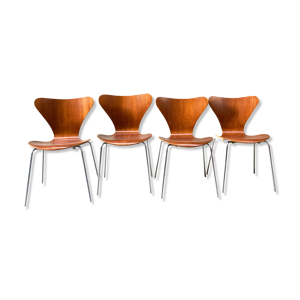 Suite de 4 chaises 3107