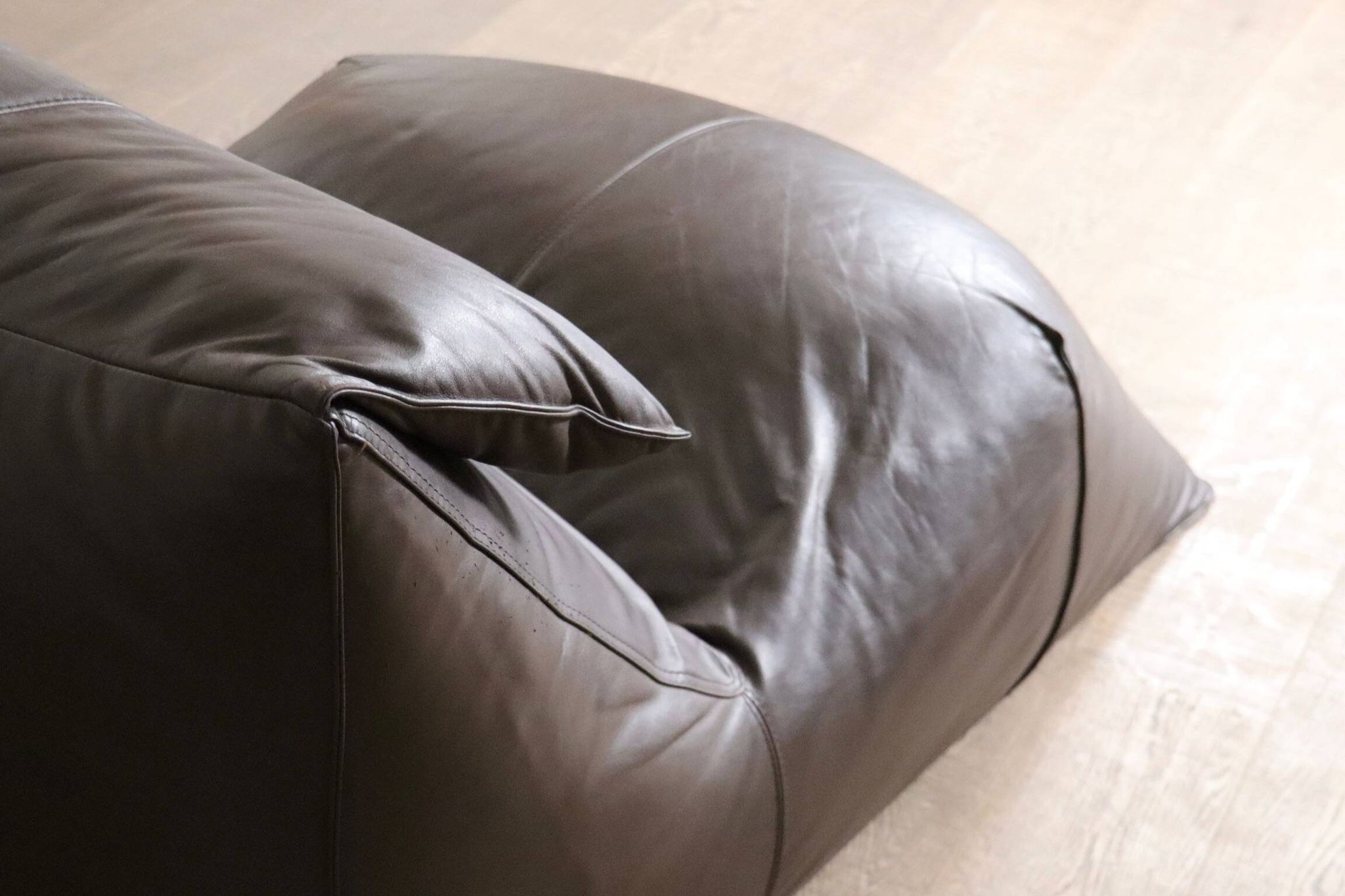 Le bambole chaise longue in brown leather By Mario Bellini for B&B Italia,