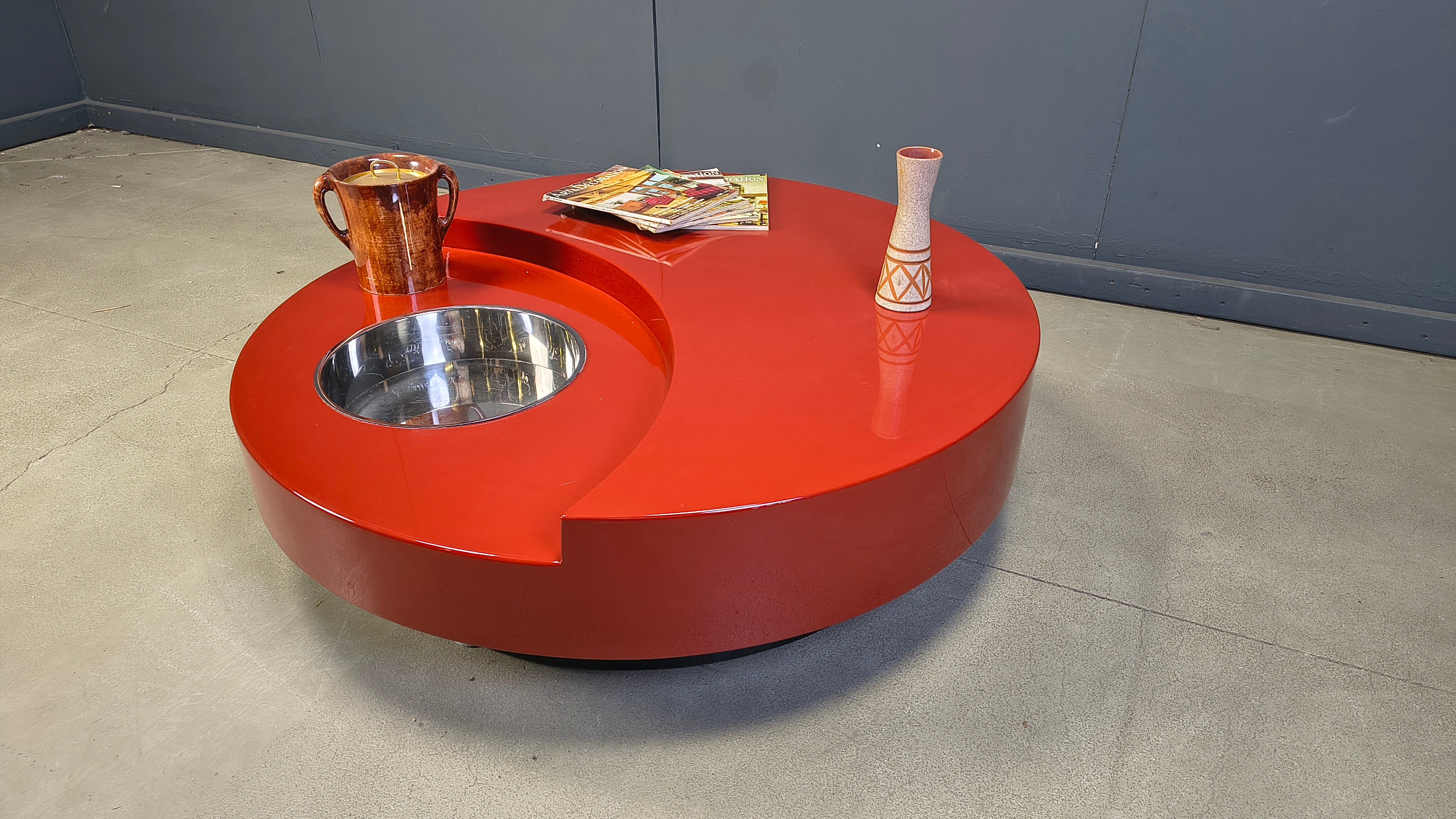 Vintage revolving coffee table in red lacquer by Willy Rizzo, 1970s