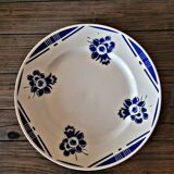 Badonviller dish model Alain, oval and round dish with blue flowers.