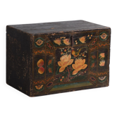 Coffre ancien peint en bois de pin – Chine, vers 1900