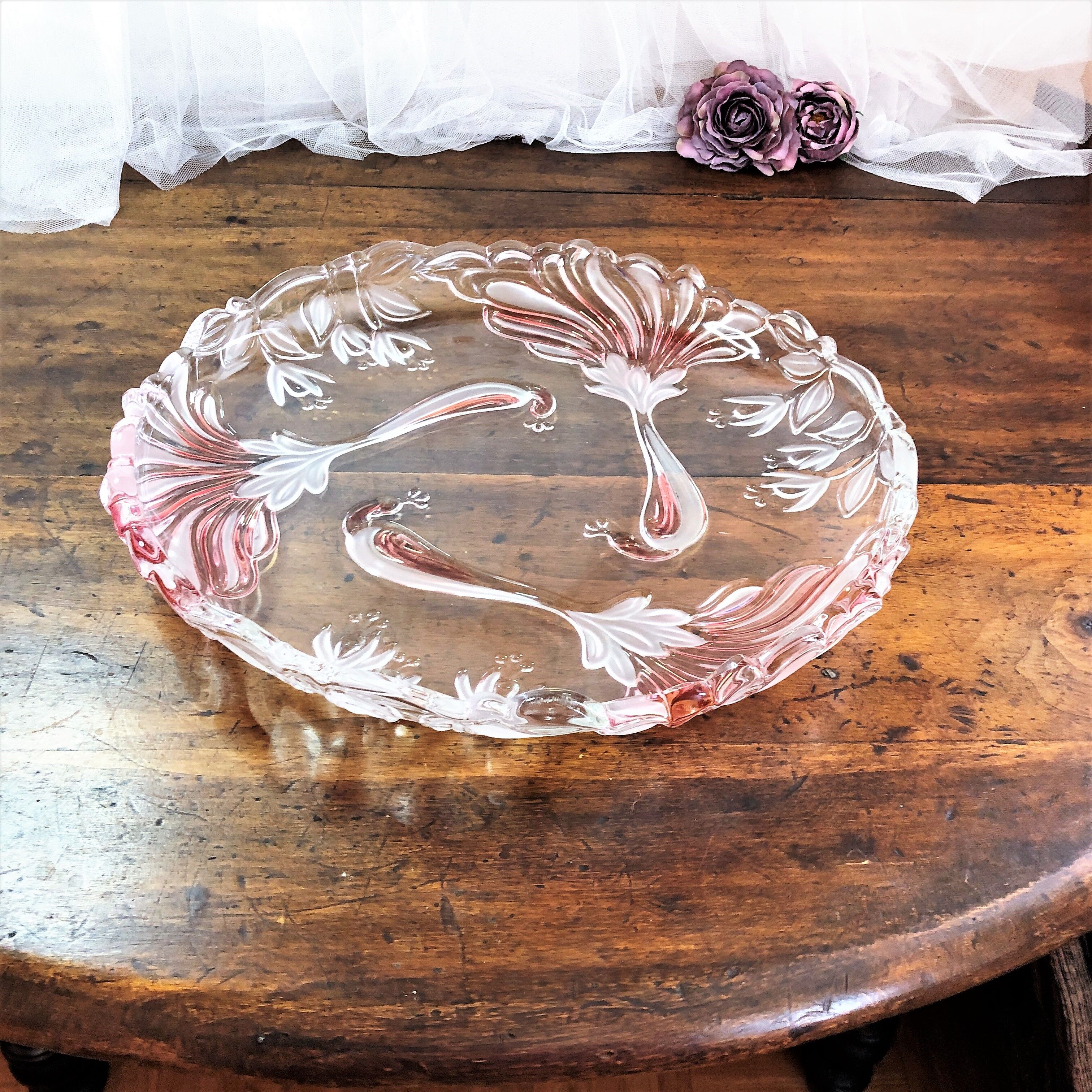 Cake dish serving pie peacock décor