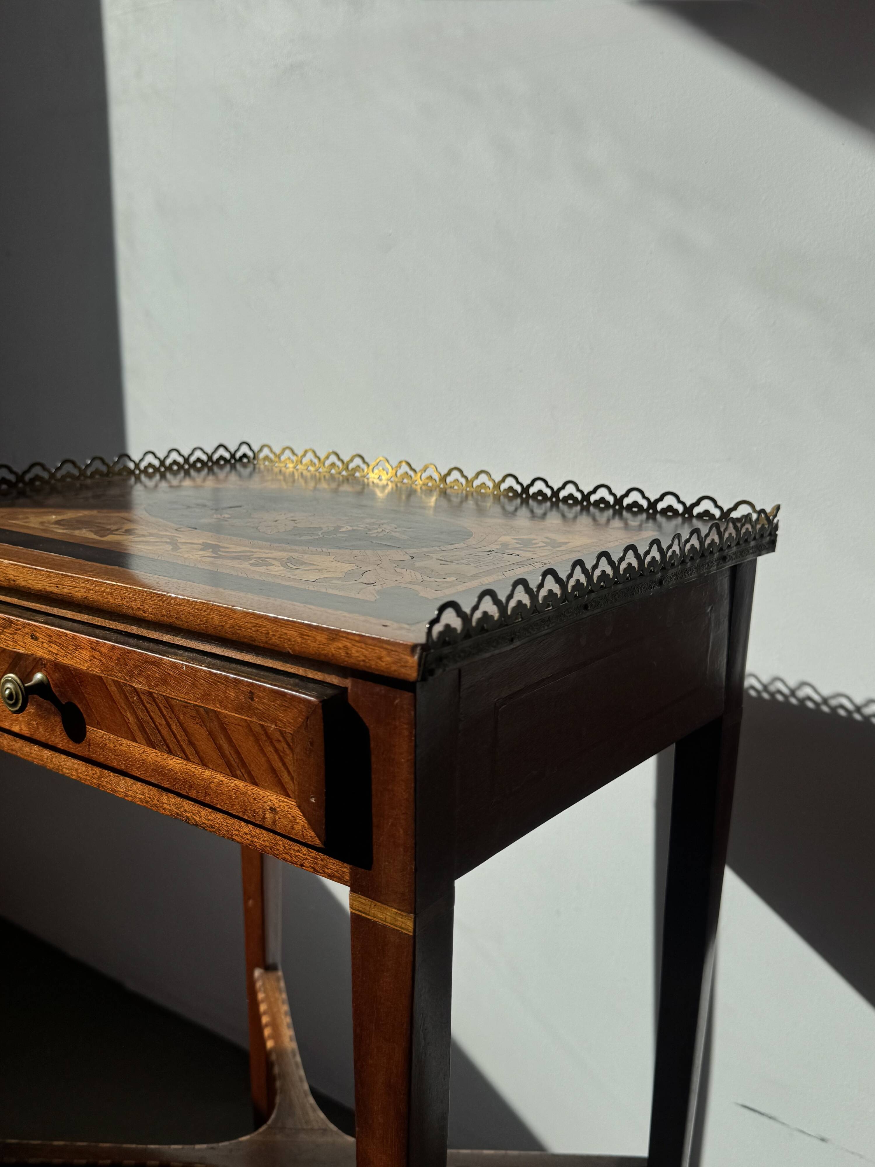 ELEGANCE - Side table in marquetry and brass