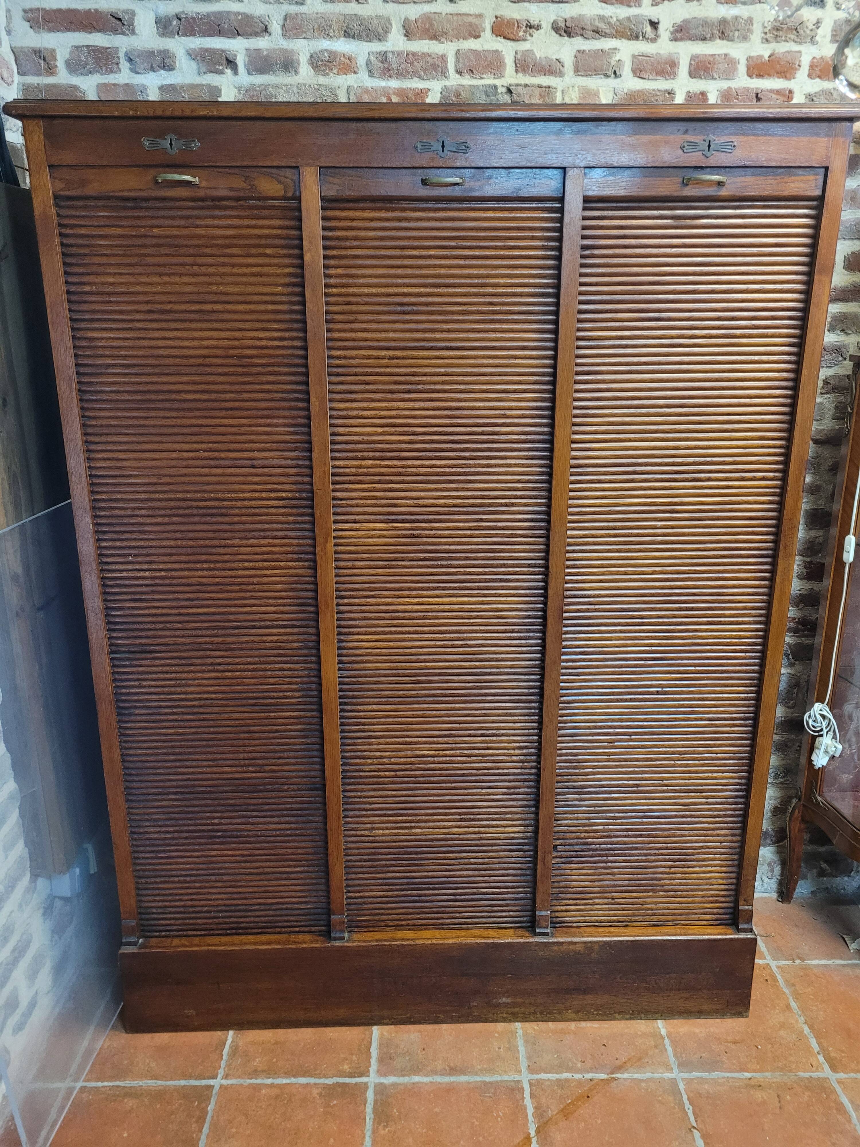 Old oak triple curtain binder