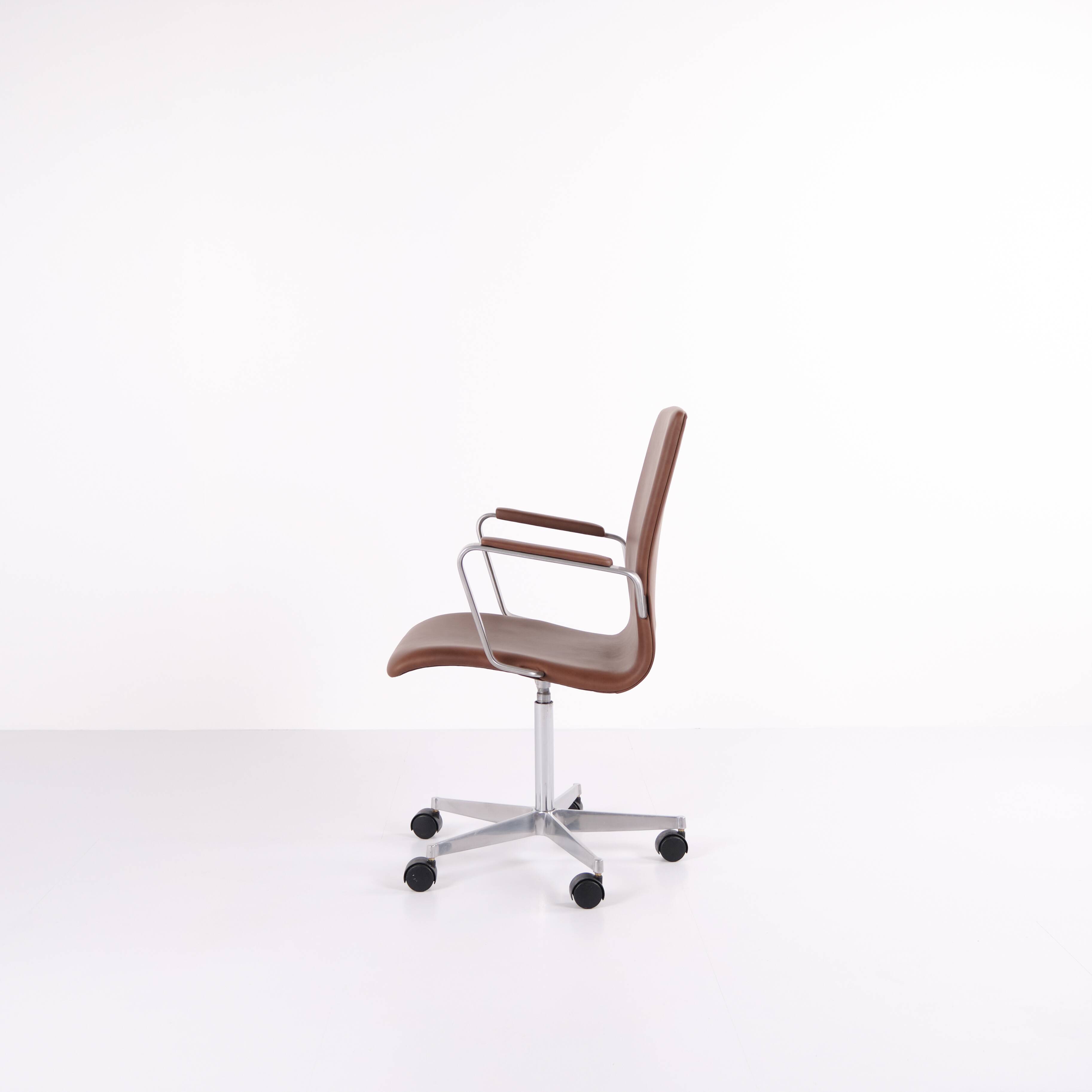 Oxford classic office chair - model 3291 - brown leather - Arne Jacobsen - Fritz Hansen