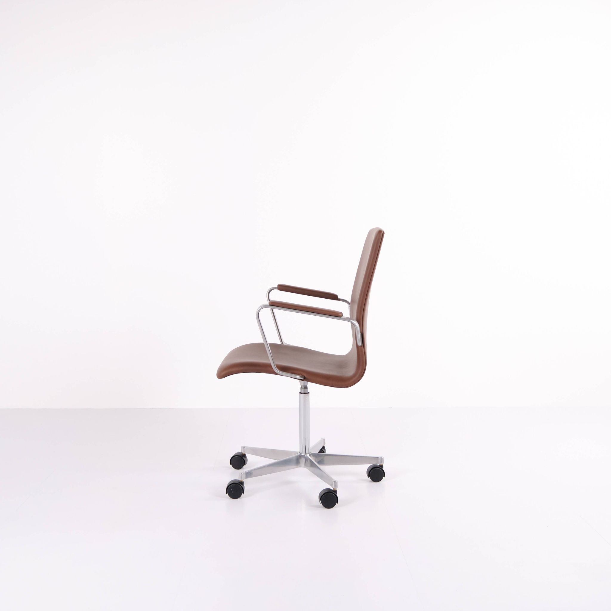 Oxford classic office chair - model 3291 - brown leather - Arne Jacobsen - Fritz Hansen