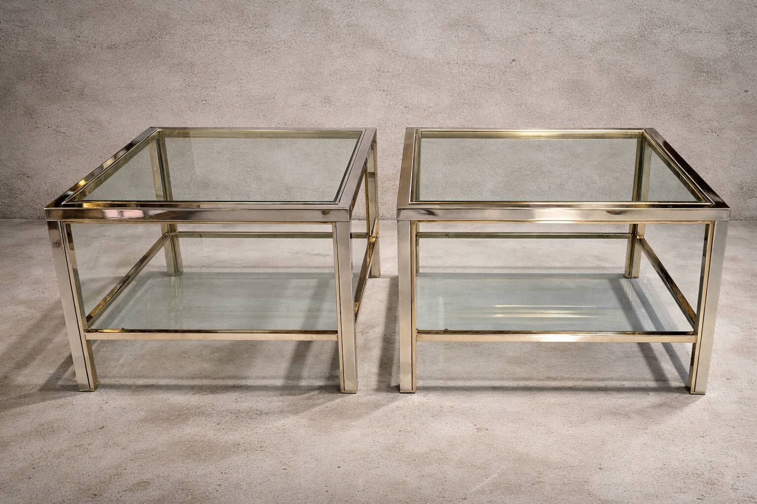 Paire de bouts de canapé ou tables d’appoint, Maison Charles, France