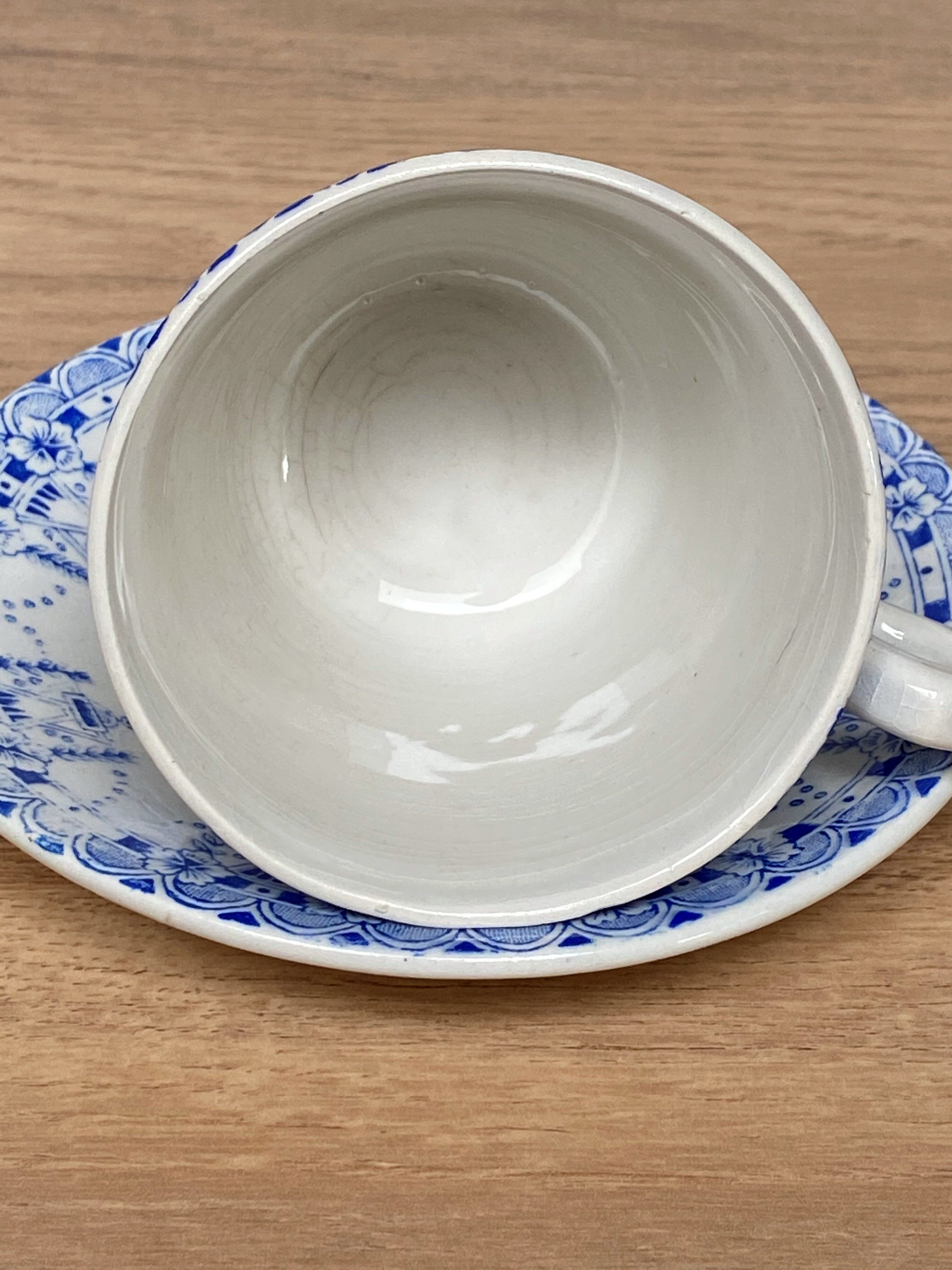 Set of 3 tea cups and their earthenware cups
