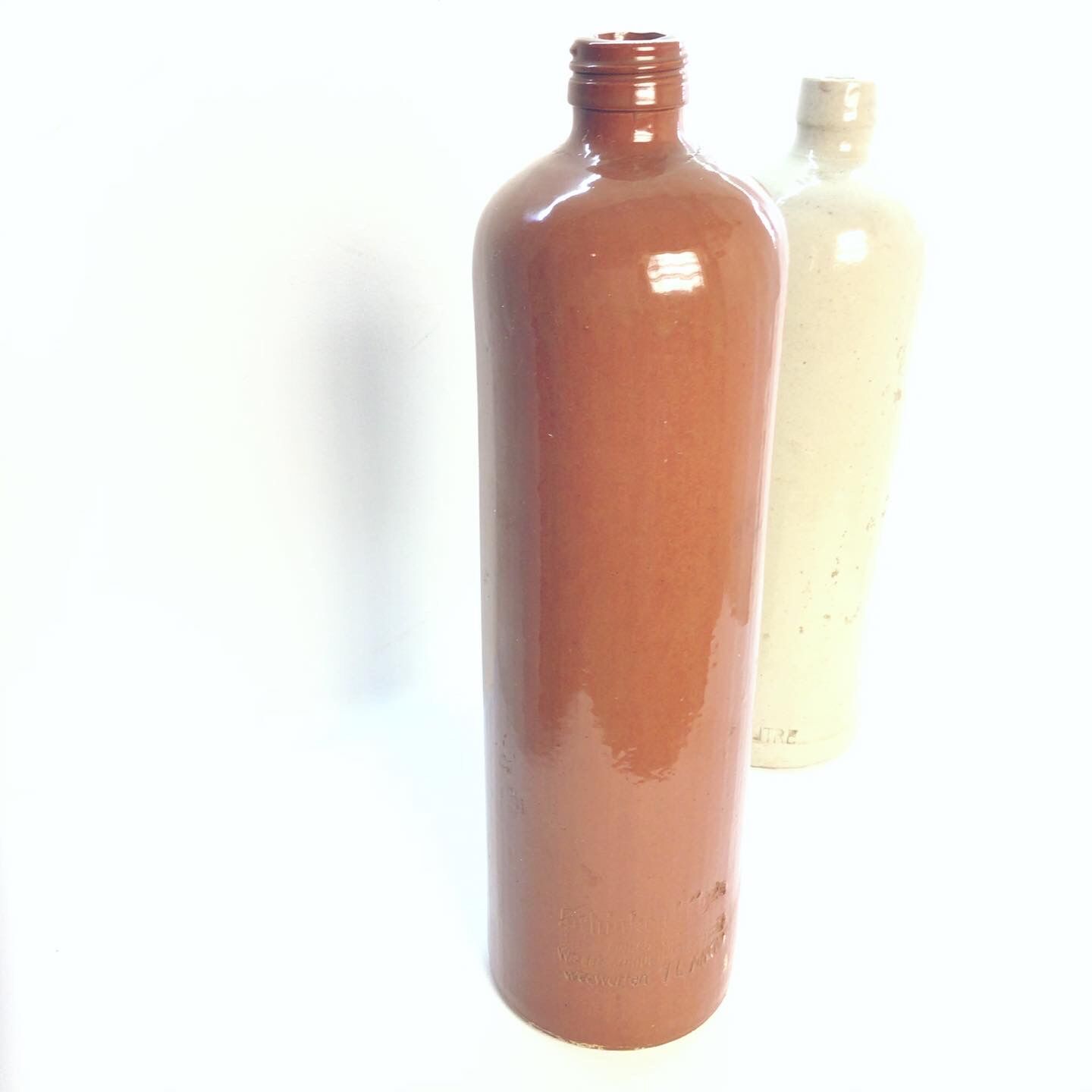 Lot of three bottles in 1900 sandstone