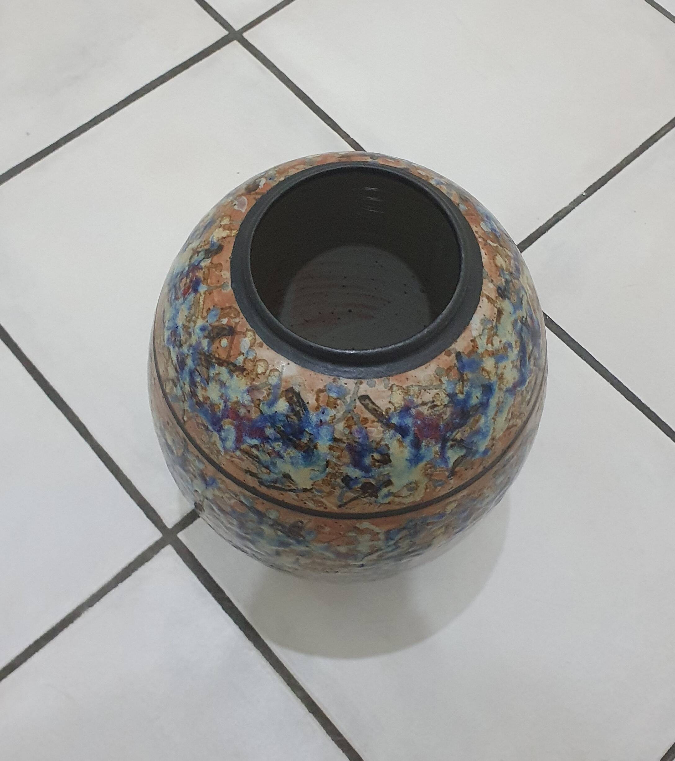 Stan Brelivet ceramic vase