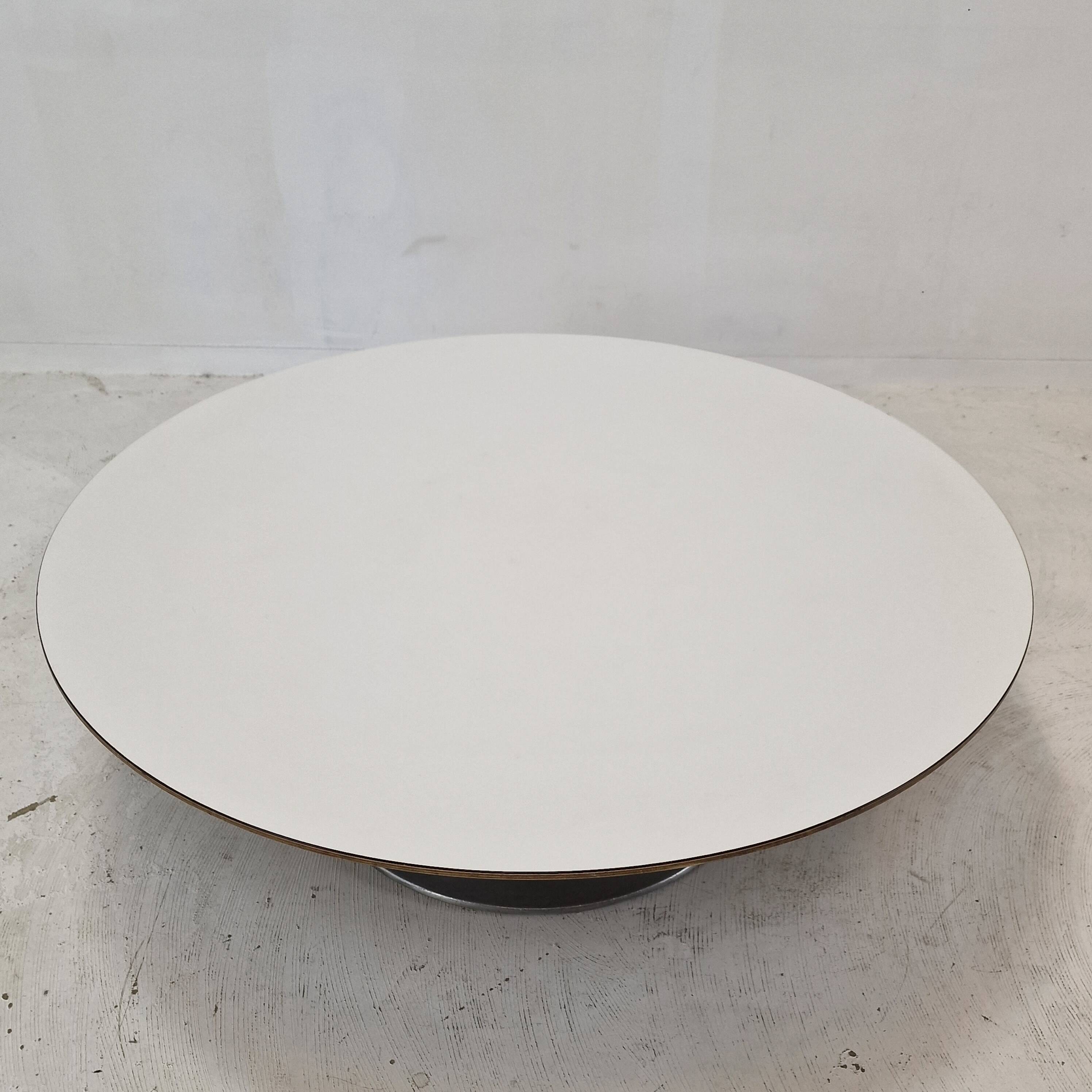 "Circle" Coffee Table by Pierre Paulin for Artifort, 1960s