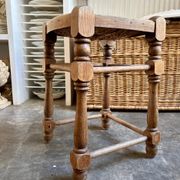 Tabouret en bois et paille tressée