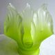 Tulipe à griffe en verre vert anis dégradé, fleur à 5 pétales découpés