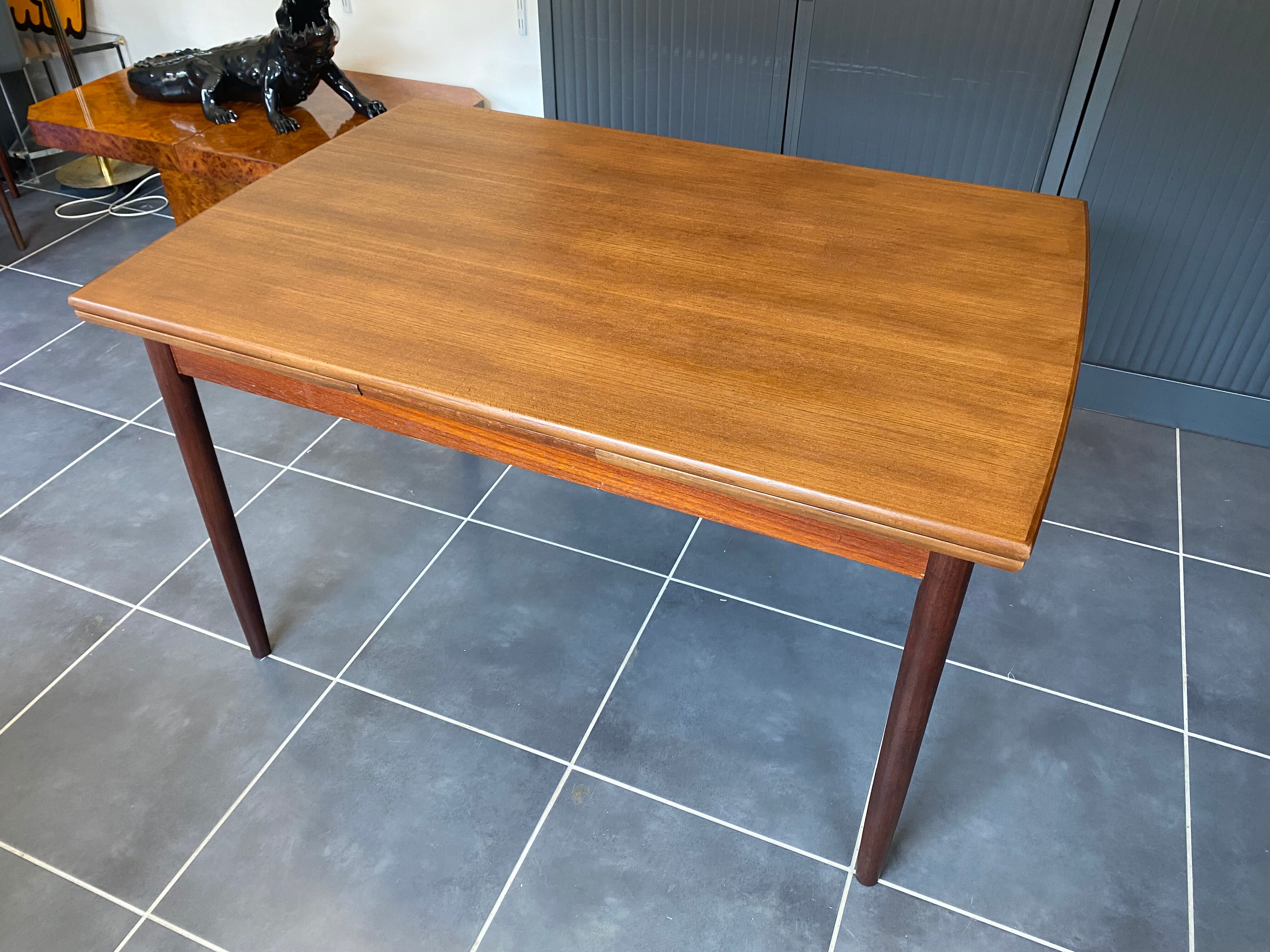 Extendable Scandinavian teak table by Johannes Andersen for Samcom Denmark.