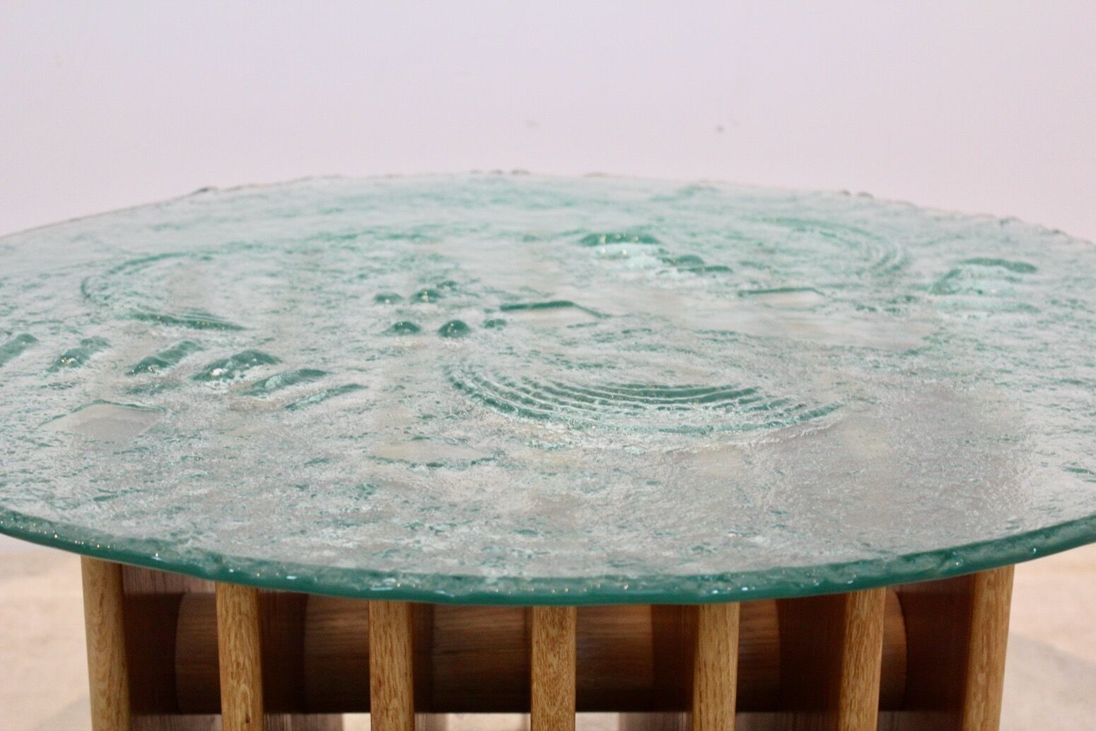 Table basse Heinz Lilienthal avec plateau en verre sculptural