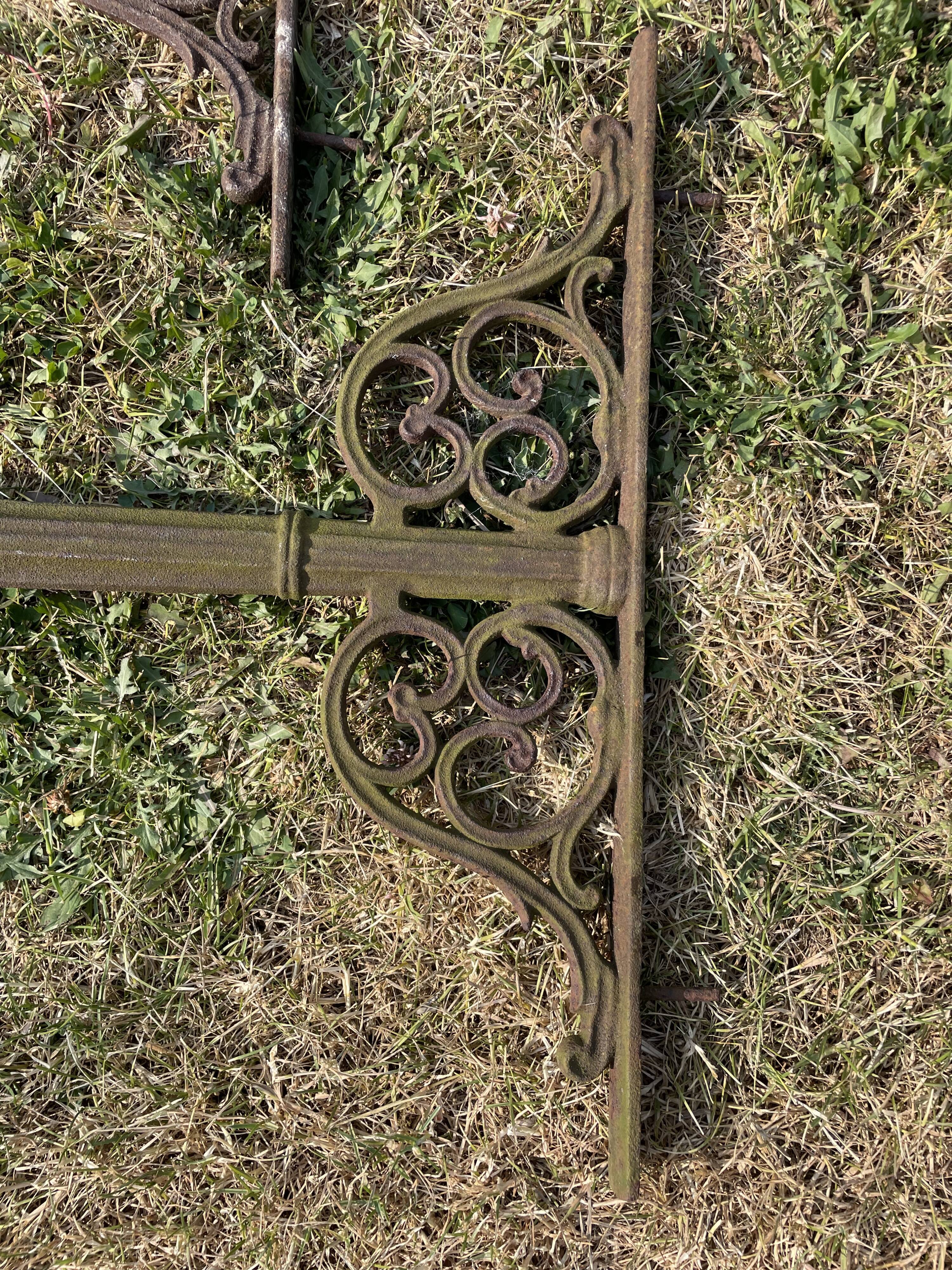 Pair of feet cast iron XIX th florist stall